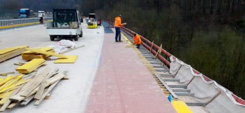 Zbog niskih temperatura od 2 do 3°C i visoke vlažnosti tijekom obavljanja radova, MC-ova nova specijalna poliuretanska smola MC-DUR LF 680 korištena je za zamjenu hidroizolacijske membrane mosta.